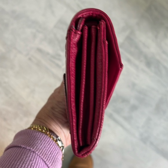 Tignanello  Wallet on chain Crossbody bag phone case  fuchsia  Padded  EUC  7.5w - Picture 6 of 17